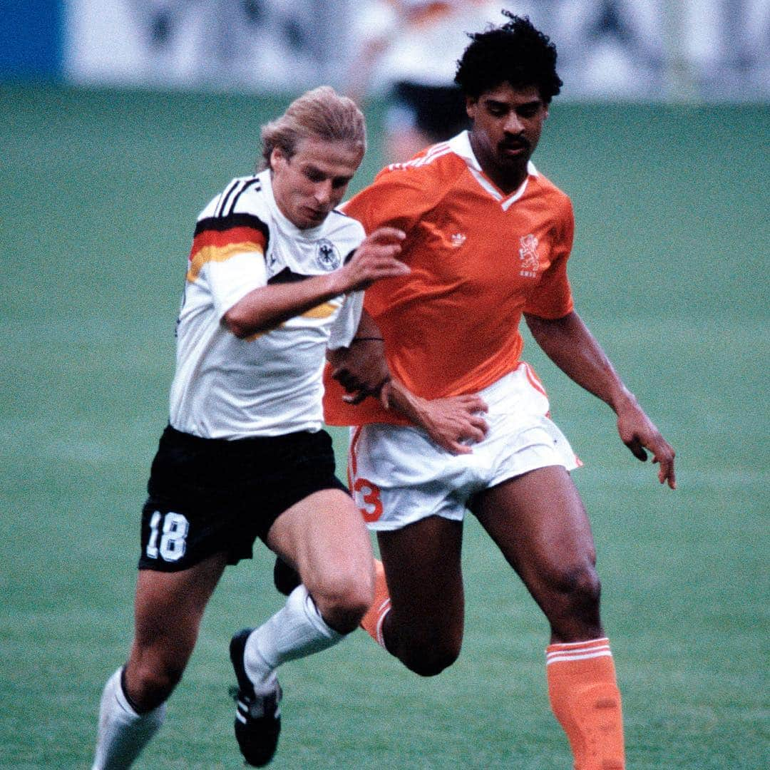 FIFAワールドカップさんのインスタグラム写真 - (FIFAワールドカップInstagram)「🇳🇱⚡️🇩🇪 Today sees one of the world’s most historic rivalries rekindled: #Netherlands v #Germany. Some of the games have been classics, some of the kits have too. Famous strips and famous matches, we’ve all got our #favourite. What’s yours?#NEDGER」3月24日 18時31分 - fifaworldcup