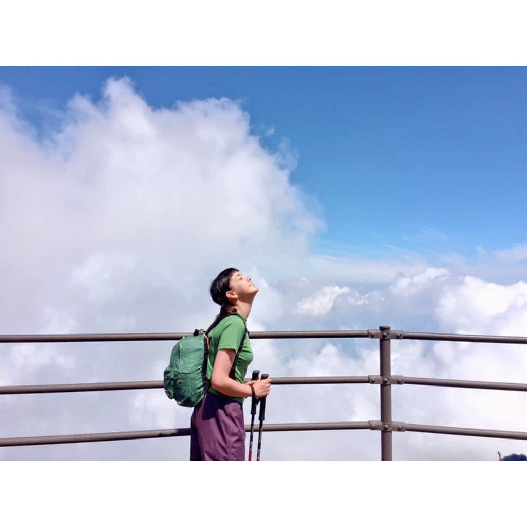我妻三輪子さんのインスタグラム写真 - (我妻三輪子Instagram)「いつかの 富士山登りかけた日 🗻」3月24日 18時38分 - wagamiwa