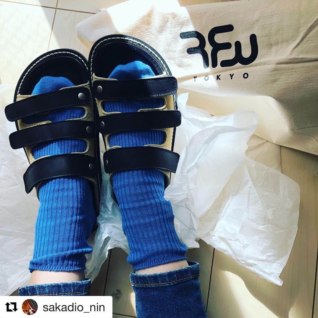 のインスタグラム：「#Repost @sakadio_nin with @get_repost ・・・ この形のサンダルで、初めて欲しいと思うほど熱狂しました。 スタッフさんも本当に素敵な方でした。 #rfwtokyo  #sandals  #japan」