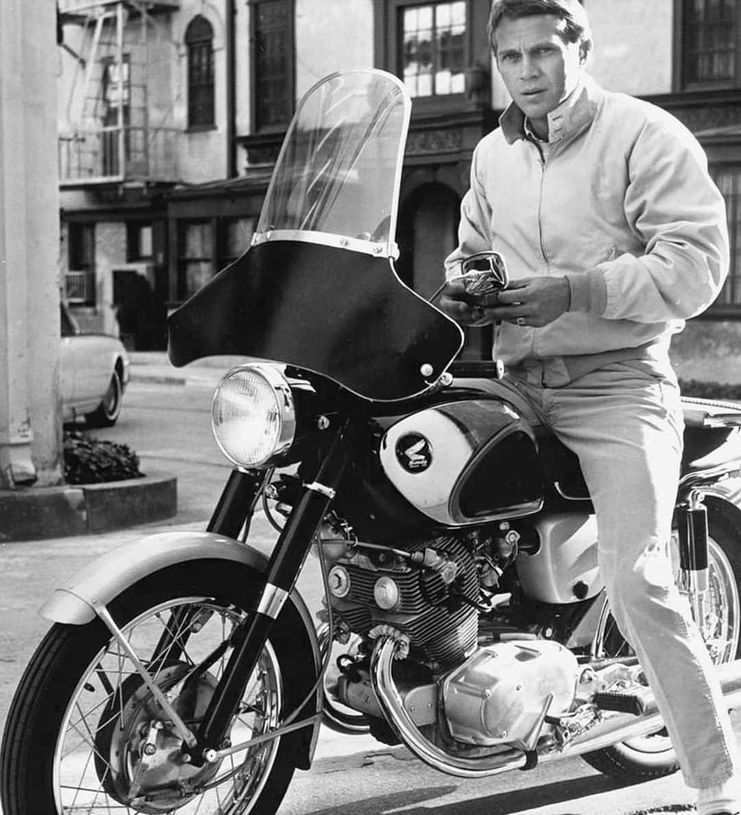 スマートターンアウトさんのインスタグラム写真 - (スマートターンアウトInstagram)「"I live for myself and I answer to nobody." - Honouring #SteveMcqueen, the King of Cool, on what would have been his 89th Birthday. An icon in every way 📽🛵 #SmartIcons #KingofCool」3月24日 19時00分 - smartturnout