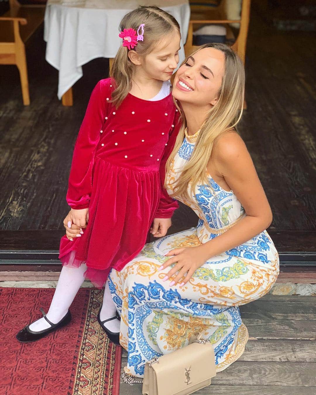 Weronika Bielikさんのインスタグラム写真 - (Weronika BielikInstagram)「Dress: @fashionnova  When your the youngest sister could be your daughter 😅」3月24日 19時09分 - veronicabielik