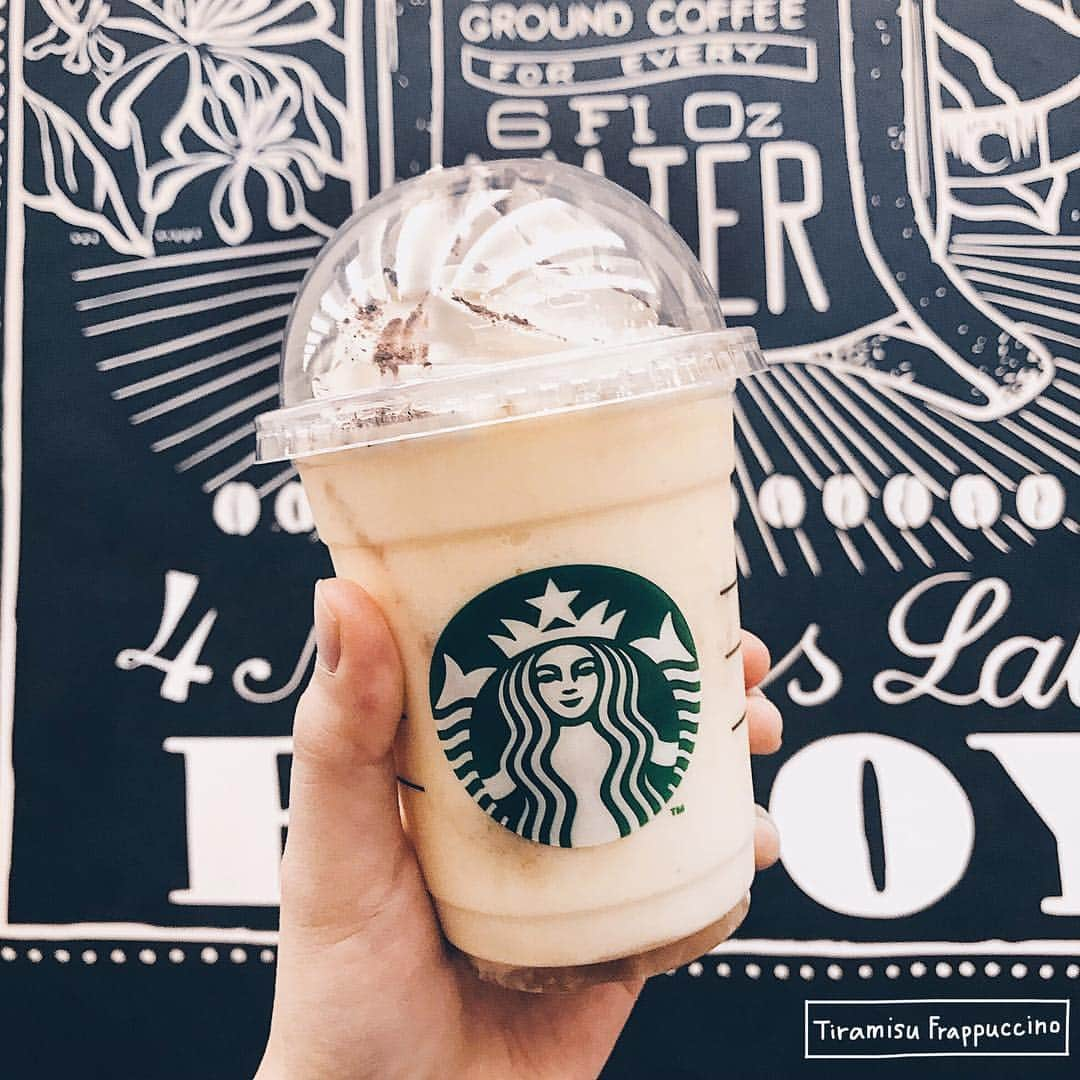 4foodie, for foodieさんのインスタグラム写真 - (4foodie, for foodieInstagram)「📍️Tokyo, Japan Starbucks / クラシック ティラミス フラペチーノ / ¥590(税抜) 美味程度(おいしさ)：🌕️🌕🌕🌗🌑 環境衛生(店内環境)：TAKE OUT 服務態度(サービス度)：TAKE OUT 再訪意願(リピート率)：🌕🌕🌕🌕🌕 🗺全日本星巴克 🍽2019.03.22食用 💡補充💡日本星卡克新推出的期間限定提拉米蘇星冰樂✨最下面有咖啡風味的海綿蛋糕，所以其實感覺的出來是提拉米蘇👌星冰樂本身是起司和蛋黃混合出的卡士達味，因為我個人非常喜歡提拉米蘇，所以整體來說頗滿意的🥰不過朋友喝了還是覺得很甜😂推薦給喜歡提拉米蘇的大家🧚🏻‍♀️ #4foodie #4foodieinjapan #tokyo #japan #日本 #東京 #星巴克 #starbucks #Frappuccino #スターバックス #ティラミス #クラシックティラミスフラペチーノ #グルメ #期間限定 #日本美食 #提拉米蘇 #星冰樂 ©版權所有，不得轉載copyrights reserved」3月24日 19時07分 - 4foodie