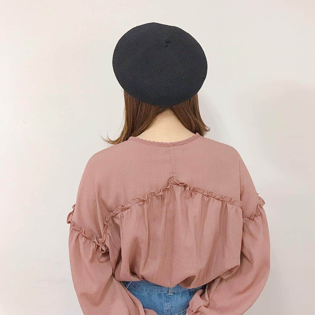 MAJEgirl?officialさんのインスタグラム写真 - (MAJEgirl?officialInstagram)「。 みなさまこんにちは💐 とっても可愛い春色ブラウスが入荷したので 新作コーデご紹介します🌷 バックデザインも可愛いので ぜひスワイプして見てください➡️ . . 🔎tops #2095031409 #ポイントレースチュニックブラウス 🔎skirt #2095045800 #オリカエシベルトスカート 🔎shoes #1095114705 #スポーツソールサンダル . . デニムあわせでカジュアルっぽく 着るのがオススメです💕 チュニック丈なので、今年トレンドの アウトスタイルもチャレンジしやすいですよ～🙋‍♀️✨ . . . #majesticlegon #majegirl #マジェガール #マジェスティックレゴン #春コーデ #春服 #春ブラウス #きょコ #ootd #dailylook #denim #skirt #blouse #ベレー帽 #ベレー帽コーデ #大人カワイイ #kawaii #163cm」3月24日 19時12分 - majesticlegon_pressroom