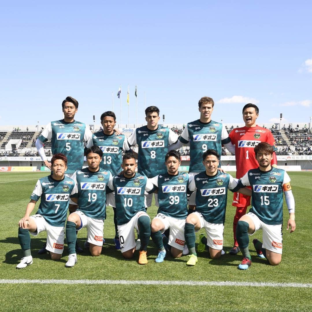 梶山幹太さんのインスタグラム写真 - (梶山幹太Instagram)「第3節vs鳥取 2ー1勝ち‼️ 今シーズン初勝利👍💪 次節も勝とう！ #今シーズン#初勝利 #ホームでの勝利#鳥取 #次節#北九州#勝とう #サポーターの皆さん #応援ありがとうございました！」3月24日 19時24分 - kajiyama10911