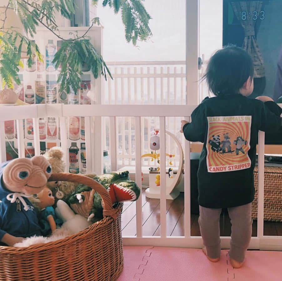 板橋よしえさんのインスタグラム写真 - (板橋よしえInstagram)「彩未ちゃんBABY👶に🎁したキッズTシャツ･･･着てもらえてうれしい～❣️ 今はお友達にしか作れていないのですが💦いつかキャンディのSHOPでも販売出来たら良いなあ･･･🥺💭 子供服を作るのはいつか叶えたい夢のひとつです✨ #Repost @kakiuchiayami キャンディ ストリッパーのよしえさん @candy_yoshie から いただいた、娘用のTシャツ❣️ かんわいい〜！ 最近の 娘のお気に入りオモチャ(左上)ともピッタリ！🔥 #kakiuchiayamibaby」3月24日 19時25分 - candy_yoshie