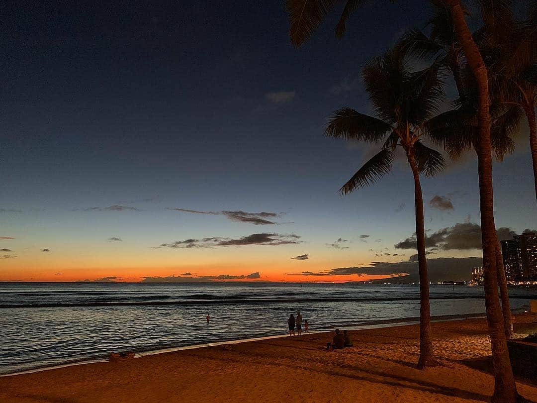 Mai Yamadaさんのインスタグラム写真 - (Mai YamadaInstagram)「sunset🌅 . #hawaii#aloha#waikikibeach#waikiki#memory#trip#holiday#niceview#nature#sea#sunset#絶景#ハワイ#自然#海#夕暮れ」3月24日 19時25分 - yamadamai_719