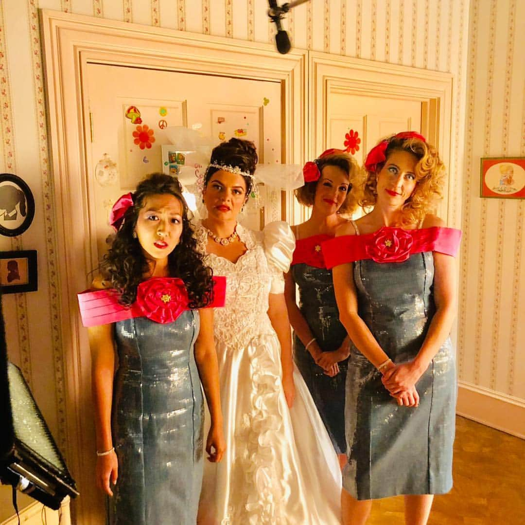 アンドリュー・ラネルズさんのインスタグラム写真 - (アンドリュー・ラネルズInstagram)「Behind the scenes of tonight’s Black Monday episode. Wedding Madness!」3月25日 6時16分 - andrewrannells