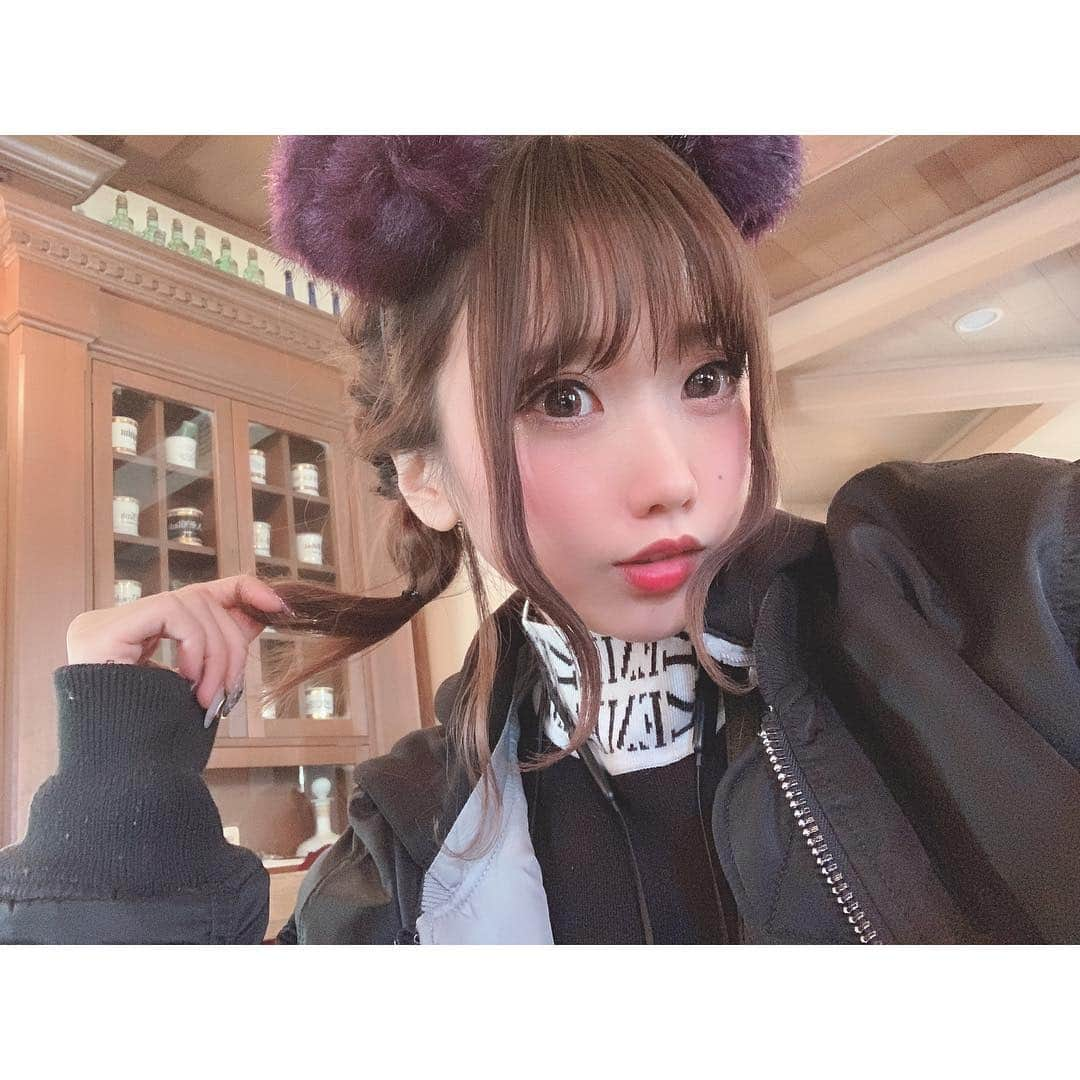 福田琴美さんのインスタグラム写真 - (福田琴美Instagram)「ディズニー行きたい。 真昼間からディズニーでお酒を飲む背徳感を味わいたい👈  普段しないヘアアレンジ。 ディズニー仕様♡ . . . #タレント #女優 #グラビア #グラドル  #disney #グラドル自画撮り部 #撮影 #サロモ  #撮影モデル #パーソナルトレーニング  #girl #インスタグラビア #美女図鑑 #ビジョビ  #横乳 #巨乳 #sexy #リクエスト #下乳  #撮影会 #水着 #下着 #ディズニー  #酒好き #飲兵衛 #ヘアアレンジ  #簡単ヘアアレンジ #くるりんぱアレンジ  #くるりんぱ #ツインテール」3月25日 6時18分 - kotomi_fukuda