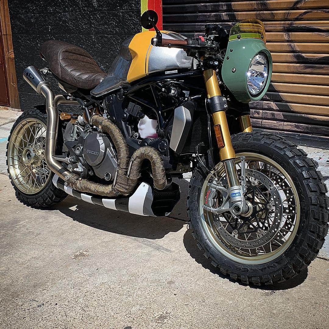 トム・デロングさんのインスタグラム写真 - (トム・デロングInstagram)「Sorry.... one last time... :) Thanks @alchemymotorcycles #TomsDucatiMonster #tookayear」3月25日 4時56分 - tomdelonge