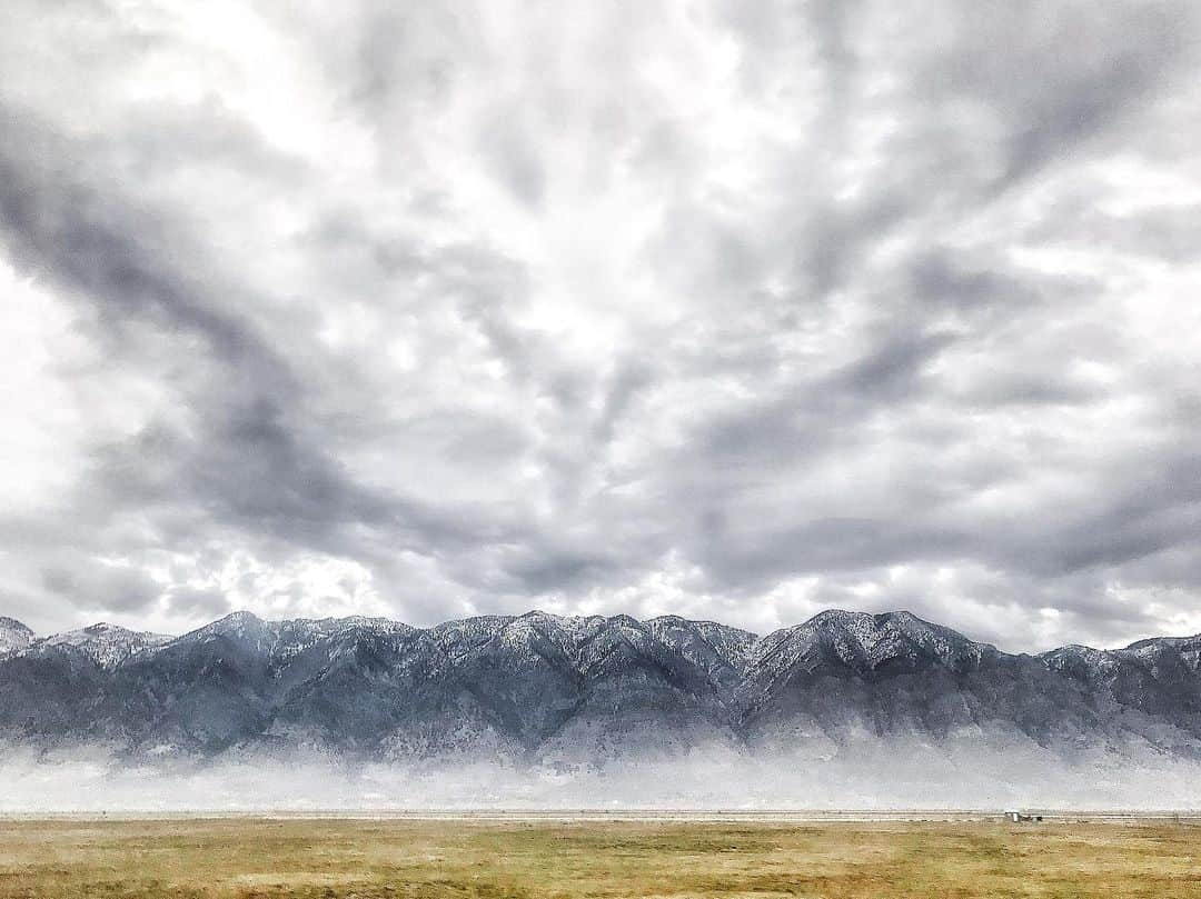 thephotosocietyさんのインスタグラム写真 - (thephotosocietyInstagram)「Photo by @melissafarlow | Out the window on a drive by through Utah. Still winter. Love the subtle visual drama. Drive by at 65. @thephotosociety @natgeo @natgeofineart @natgeoimagecollection @randyolson #winterlandscape  #clouds #utah」3月25日 5時00分 - thephotosociety