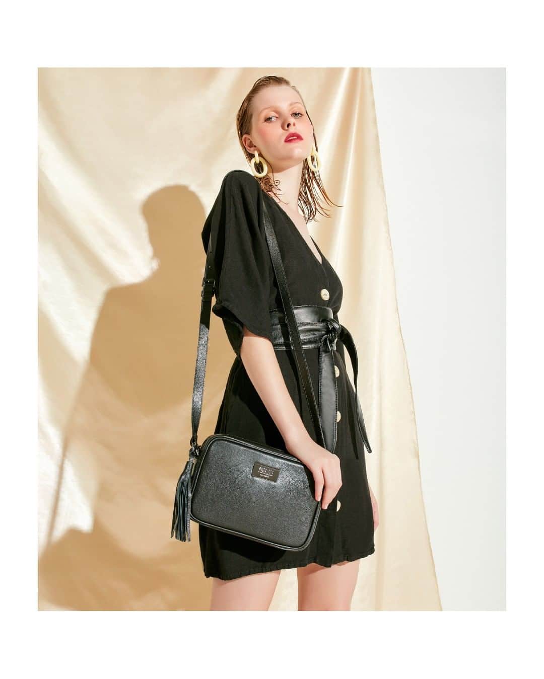 Santa Lollaさんのインスタグラム写真 - (Santa LollaInstagram)「Uma bag para ninguém botar defeito! Quem aqui também ama os modelos estruturados? [ 0452.1F3E.0004.00AA | R$279,90 ]  #santalollainv19 #SLHandbags #fashionbags」3月25日 5時00分 - santa_lolla