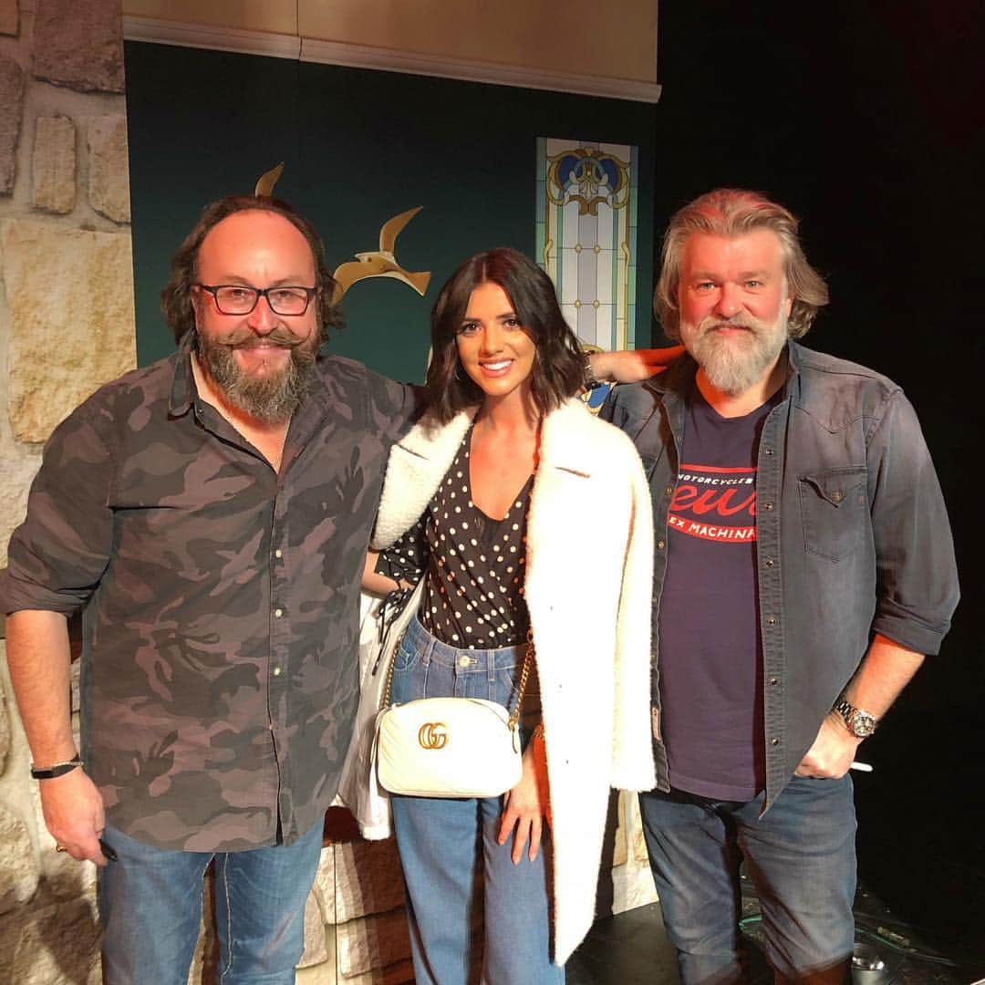 ルーシー・メックレンバーグさんのインスタグラム写真 - (ルーシー・メックレンバーグInstagram)「The @hairybikers are sooo AWESOME! Want to meet them in person too? List your home 🏡 on @bookingcom and get the chance to experience an amazing cooking class with these two! 👩‍🍳 And oh, you can earn extra 💵 when list your property! Link in bio! ☝🏽:) #bookingcom #ad #aneveningwiththehairybikers」3月25日 5時06分 - lucymeck1