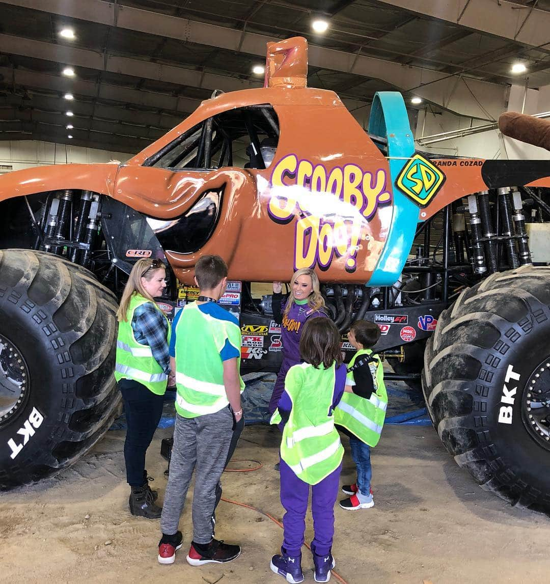 メリッサ・ジョーン・ハートさんのインスタグラム写真 - (メリッサ・ジョーン・ハートInstagram)「It’s a Jam! A #MonsterJam in Reno! I always root for the dogs... today it’s #ScoobyDoo while Tucker goes for #Zombie and Brady is a #Gravedigger fan. Mark is rooting for #Obsessed today cause he likes the old style truck look and Mason is a ScoobyDoo fan too. @monsterjam」3月25日 5時34分 - melissajoanhart