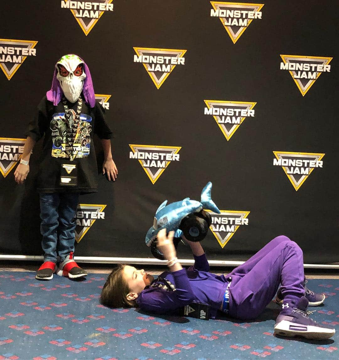 メリッサ・ジョーン・ハートさんのインスタグラム写真 - (メリッサ・ジョーン・ハートInstagram)「It’s a Jam! A #MonsterJam in Reno! I always root for the dogs... today it’s #ScoobyDoo while Tucker goes for #Zombie and Brady is a #Gravedigger fan. Mark is rooting for #Obsessed today cause he likes the old style truck look and Mason is a ScoobyDoo fan too. @monsterjam」3月25日 5時34分 - melissajoanhart