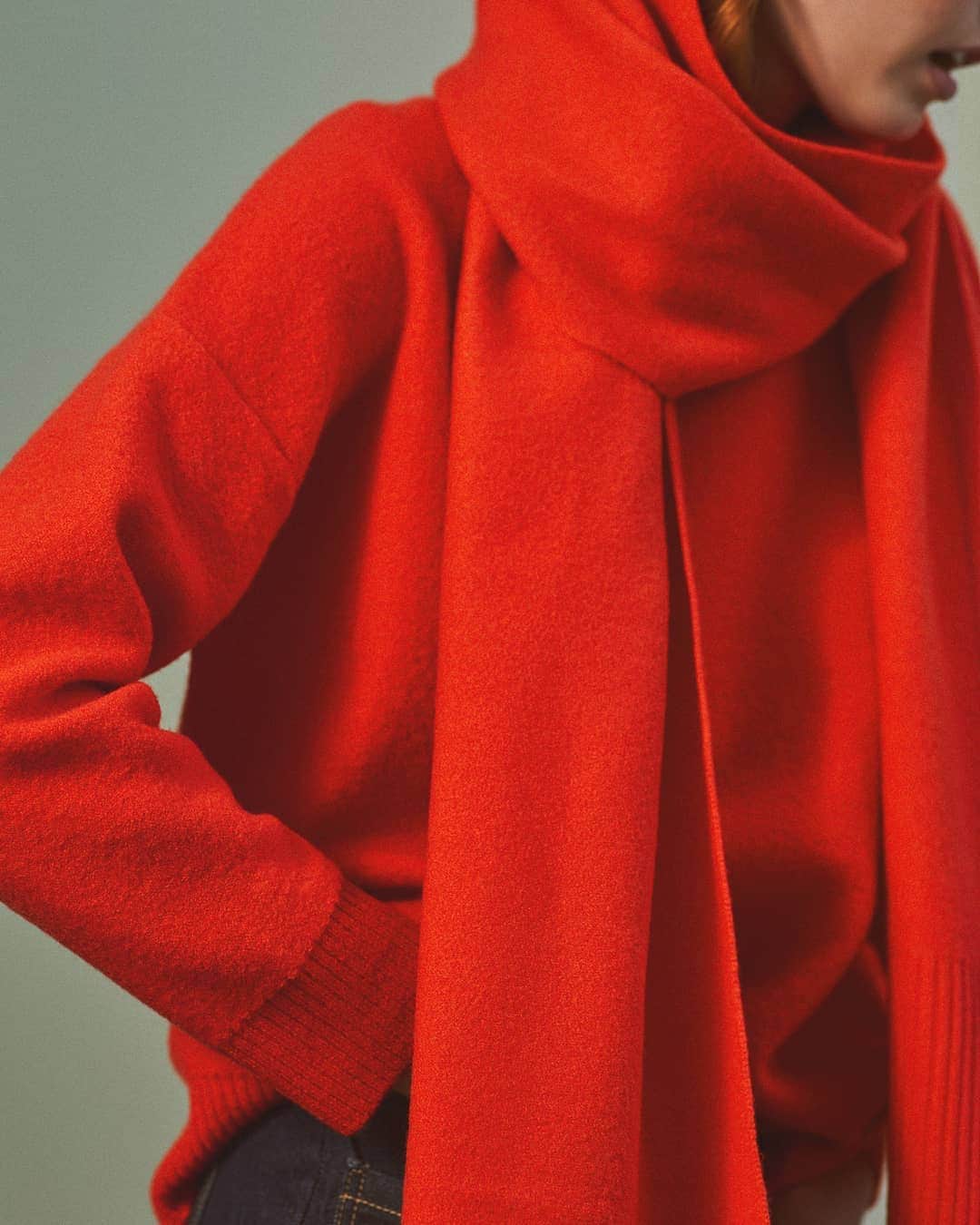 のインスタグラム：「KLOKE AUTUMN 19 | ABOUT FACE  The Revision Sweater and Revision Scarf in Grenadine premium boiled merino wool」