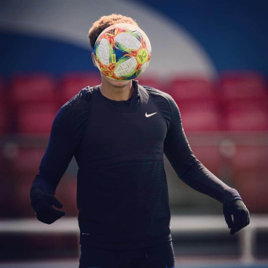 サッカー イングランド代表チームさんのインスタグラム写真 - (サッカー イングランド代表チームInstagram)「Guess who? 👀」3月25日 5時48分 - england