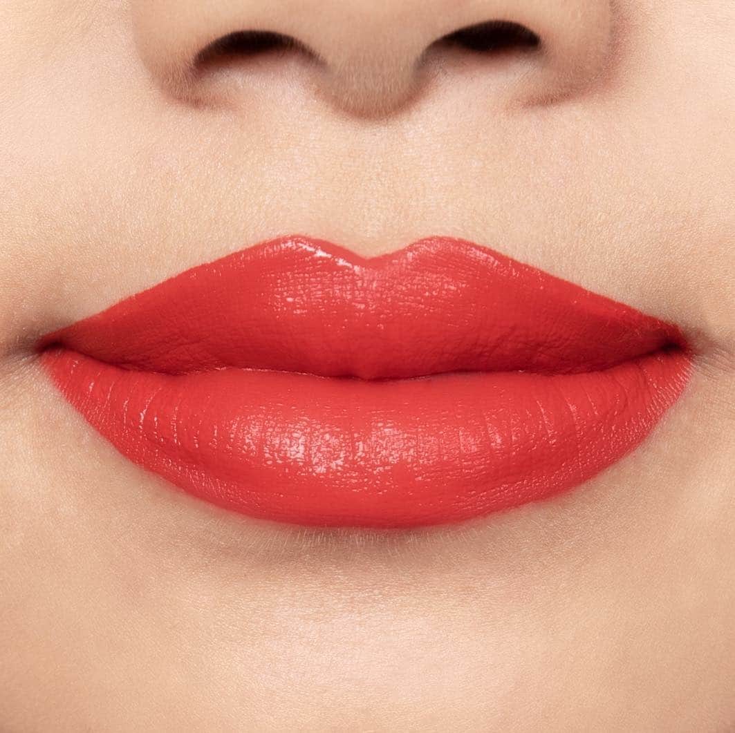 Maybelline New Yorkさんのインスタグラム写真 - (Maybelline New YorkInstagram)「Living for this red lip! 😍 Shown here: #superstaymatteink in 'dancer', a bold hue that stays on from day to night! Tag a friend that’s love a red lippie!」3月25日 5時51分 - maybelline