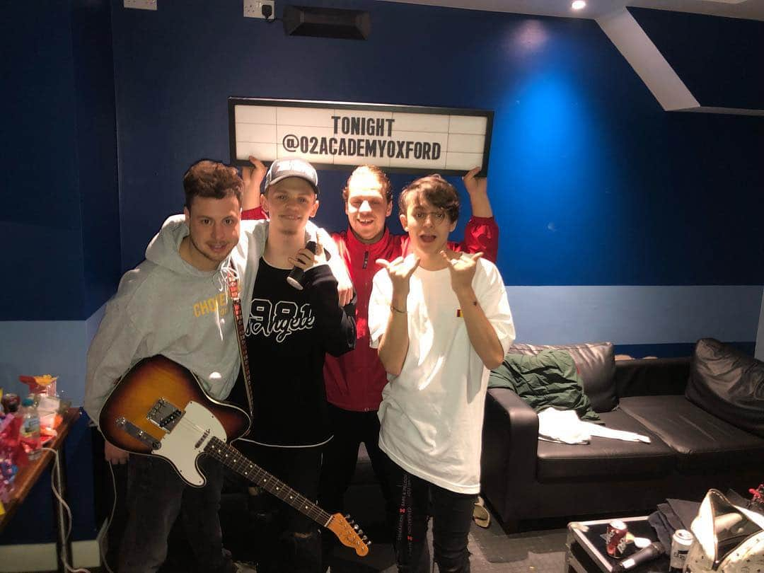 Bars and Melodyさんのインスタグラム写真 - (Bars and MelodyInstagram)「Band Vibes!!! Loving this tour. Dont miss out. See you in Holland next.」3月25日 5時54分 - barsandmelody