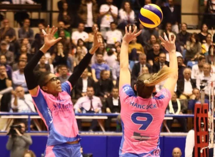USA Volleyballさんのインスタグラム写真 - (USA VolleyballInstagram)「#USAVupdate: @usavwnt players had some big playoff wins and even a title with their pro #volleyball clubs last week. Visit www.usavolleyball.org for the full update.」3月25日 5時57分 - usavolleyball