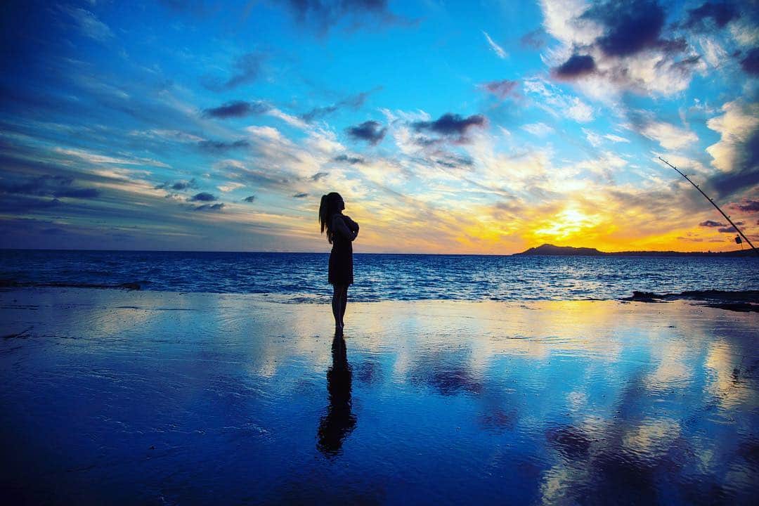 シェリーマリア澄川のインスタグラム：「BLESSED 💫  #hawaii #sunset #sky #nature #ocean #beauty #one #sol #silhouette #blue #dream」