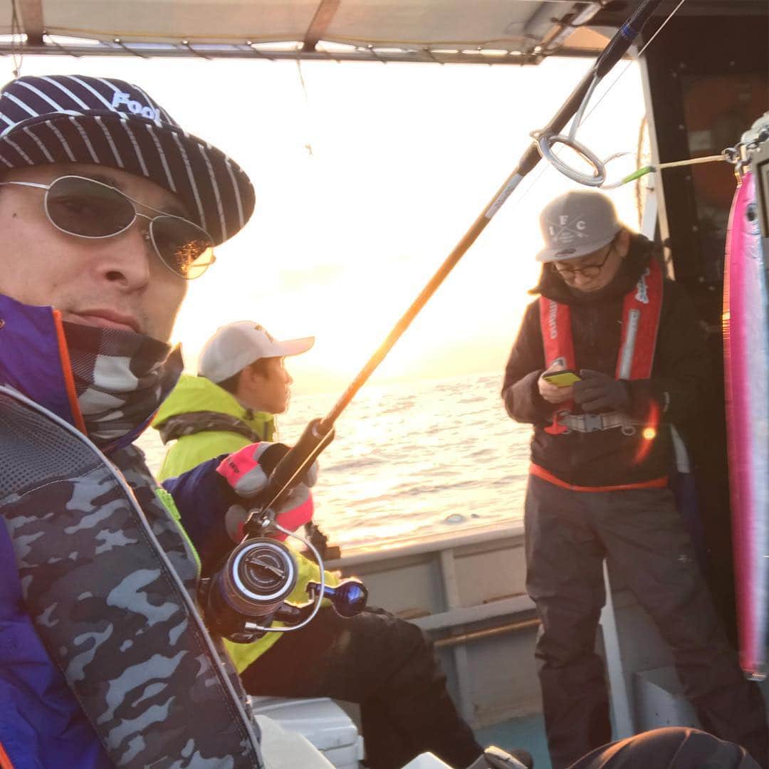 井手大介のインスタグラム：「ワラサ狙いの青物ジギング行ってきます。ブリ大根食べたい。釣れてね。 #隠徳丸 #小田原」