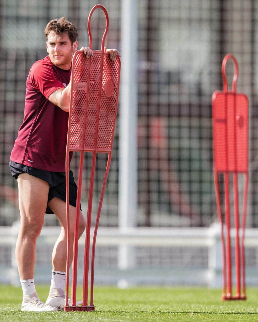 イバイ・ゴメスのインスタグラム：「Back to work 💪🏼⚽️」