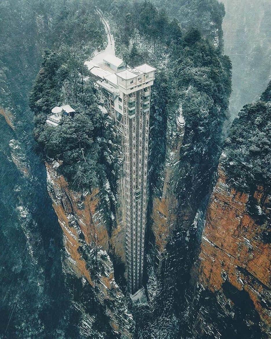 Canon Photographyさんのインスタグラム写真 - (Canon PhotographyInstagram)「The amazing Bailong Elevator in Zhangjiajie, China! This elevator is just crazy, rising to 326m making it the highest outdoor elevator in the world! Who would love to check this out?  Photography | @harimaolee  Zhangjiajie, China  #china #bailong #bailongelevator #canon_photos #dronephotography #dronestagram」3月25日 6時08分 - cpcollectives