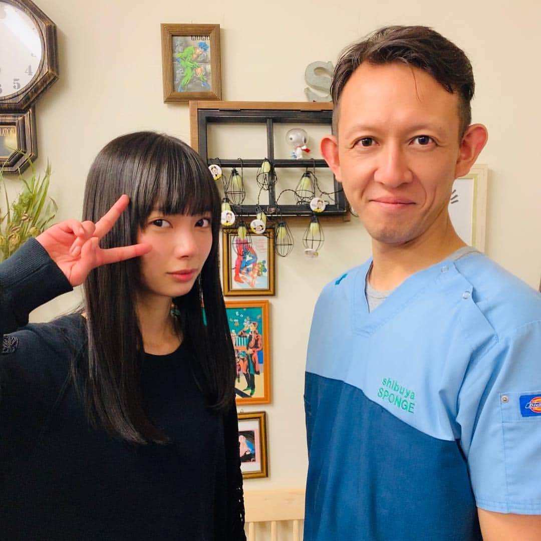 院長ヨモギダのインスタグラム：「2019.03.24.(sun) 🍓 いつも自然体で周りの人達から愛されてる柴犬の仔犬みたいな きなりちゃん。 Happyでもって芯が強い可愛い人。 by.嫁 . . . @kiiiina04 きなりちゃん いつもありがとうございます!!🍓 . . . . ‧✧̣̥̇‧✦‧✧̣̥̇‧✦‧✧̣̥̇‧✦‧✧̣̥̇‧✦ 渋谷スポンジ 💫💫開院2周年イベント開催中🌸 . .  3/31(日)迄の期間中 🌟ご来院の方に✨ハズレなし🌟 スピードくじを開催します!! . ※期間内、ご来院の都度 参加可能です。 (例:月2回施術の方 2回引けます) . ⬇️ ⬇️ ⬇️ . . 次回施術に使える金券💵 10000円分・5000円分・3000円分・1000円分・500円分 その他、コスメなど美容グッズ . . . さらに  期間中ご来院の全ての方に . 帽子にトレーナーにバッグに👍 サイズ感に拘って拘った"(⌯︎¤̴̶̷̀ω¤̴̶̷́) 渋谷スポンジ🏵2周年記念 ꫛꫀꪝ✧‧˚オリジナルバッチ🏵を プレゼント🎁致します!! . . .  ご予約が取りにくくなっております。🙇‍♂️🙇‍♀️ ご予定がお決まりの際は 早目のご予約をお願い致します。 . . . リピーターの方も 鍼に興味はあるけど不安な初めての方も!是非お待ちしております🌸 . . .  #渋谷スポンジ 🌱 ハイクオリティ美容鍼 #鍼灸 #マッサージ #痩身 #ヘッドスパ 東京都渋谷区松濤1-28-6 麻生ビル2F☏‭0367127598‬ 🌷ご予約はHP又はお電話で 🌈 ‭www.shibuya-sponge.com‬ HPからブログもご覧下さい🐕 . . 🙊初回 全メニュー1000円OFF✨ 🙉1ヶ月以内リピート常時500円OFF✨ . 1⃣初回の方にプチギフト進呈🎁  2️⃣全員の方にクリスタルガイザー500mlボトルプレゼント💧 .  3⃣✨2周年記念✨渋谷スポンジオリジナルバッチプレゼント🎁 4️⃣渋谷スポンジオリジナルステッカーも差し上げてます！ . . .  #美容鍼灸 #美容鍼 #小顔 #美肌 #シミ #くすみ #腰痛 #肩こり #むくみ #乾燥肌 #肌荒れ #疲労 #たるみ #アンチエイジング  #偏頭痛  #眼精疲労 #乾燥肌 #骨盤調整 #筋膜リリース #姿勢改善 #肩甲骨はがし #きなり #東京賛歌」