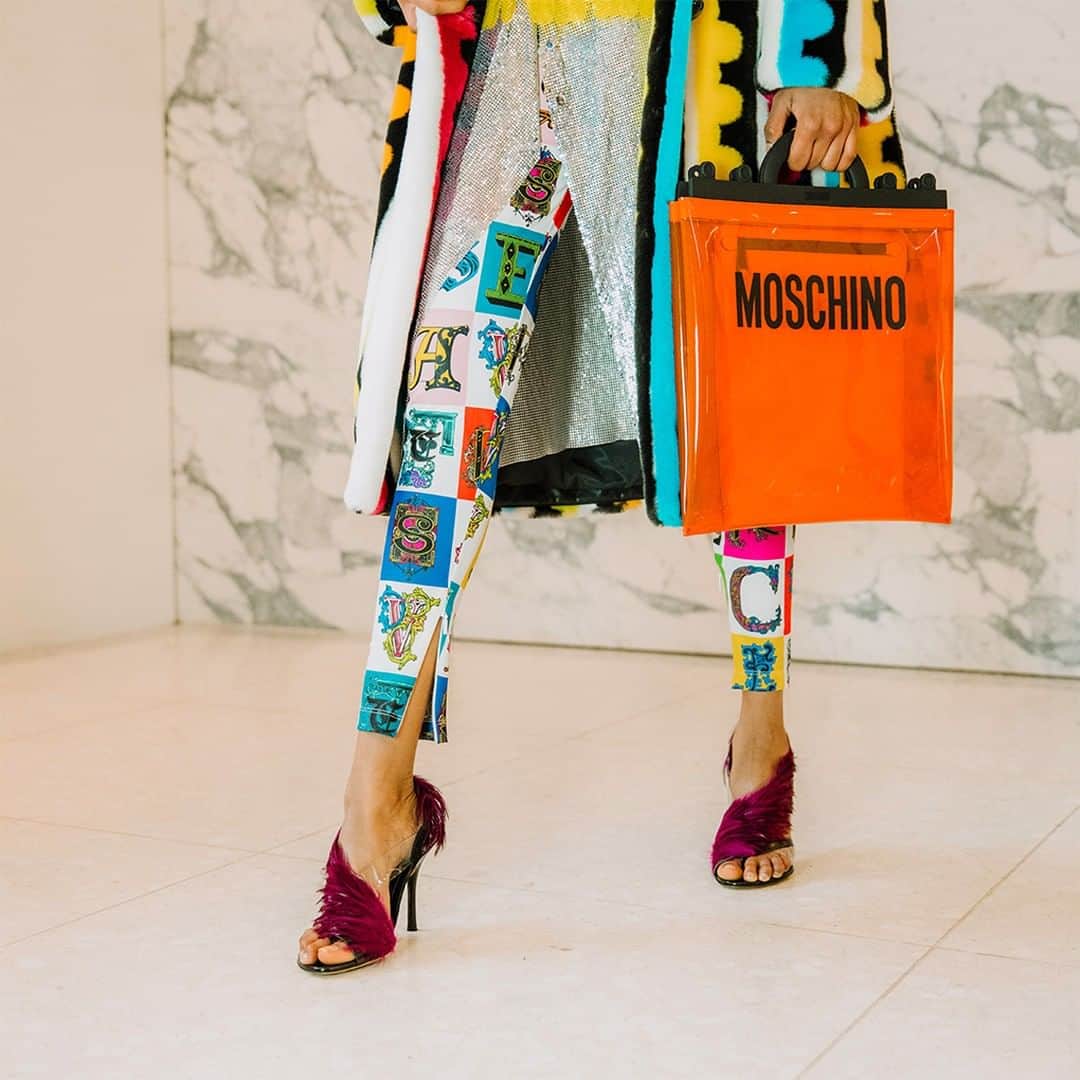 セルフリッジズさんのインスタグラム写真 - (セルフリッジズInstagram)「Colour riot | @moschino PVC tote bag, find yours online and in #SelfridgesLondon Accessories Hall, on G . . . Leggings by @versace  Heels by @DriesVanNoten #Moschino #Versace #DriesVanNoten #Versace #Accessories #BagOfTheDay #StyleAddict」3月24日 21時30分 - theofficialselfridges
