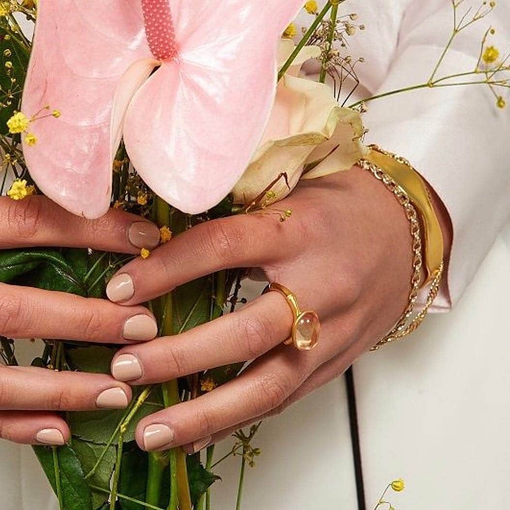 ジュリーサンドラゥさんのインスタグラム写真 - (ジュリーサンドラゥInstagram)「Amazing spring and summer photo with our new Bamboo ring by @Plaza.dk . . . #juliesandlau #juliesandlaujewelry #jewelry #crystals #love #style #beautiful #ring #rings #gold #spring #accessories #handmade #handmadejewely #luxury #jewelrydesigner #mermaid #design #silver #photooftheday #jewellery #stylish #wedding #jewelrydesign #outfit #gems #zirconia #fashion #photography #styles」3月24日 21時22分 - juliesandlau