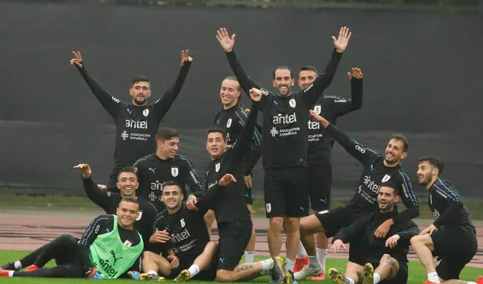 ディエゴ・ゴディンさんのインスタグラム写真 - (ディエゴ・ゴディンInstagram)「Gran entrenamiento!!! Compartiendo con alegría cada momento con la celeste!!! 🇺🇾⚽️#ElEquipoQueNosUne #UruguayNoma #ChinaCup」3月24日 21時23分 - diegogodin