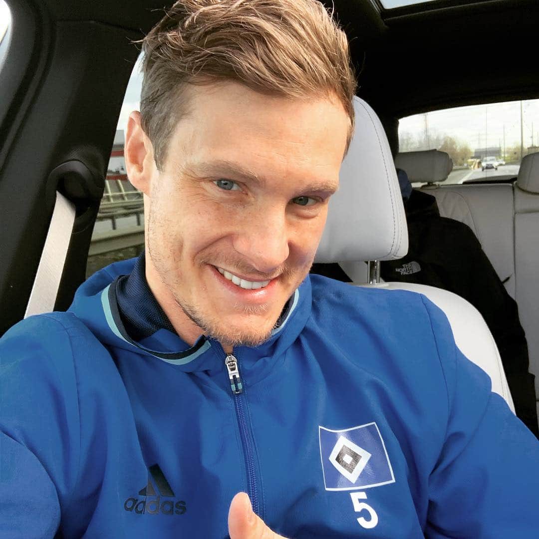 マルセル・ヤンセンのインスタグラム：「Auswärtsspiel mit @hsv_lll gegen Rantzau #nurderhsv @hsv_ev」