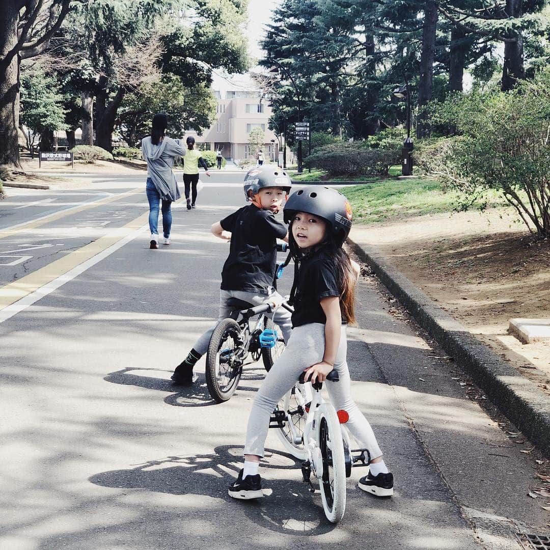 西山美希子さんのインスタグラム写真 - (西山美希子Instagram)「春休み始まってます🌸春休み終わったら、すぐに引っ越し。公園まで、自転車ですぐに来れちゃうこの生活が名残惜しいなぁー😢 #springbreak #brotherandsister」3月24日 21時31分 - mariaclove