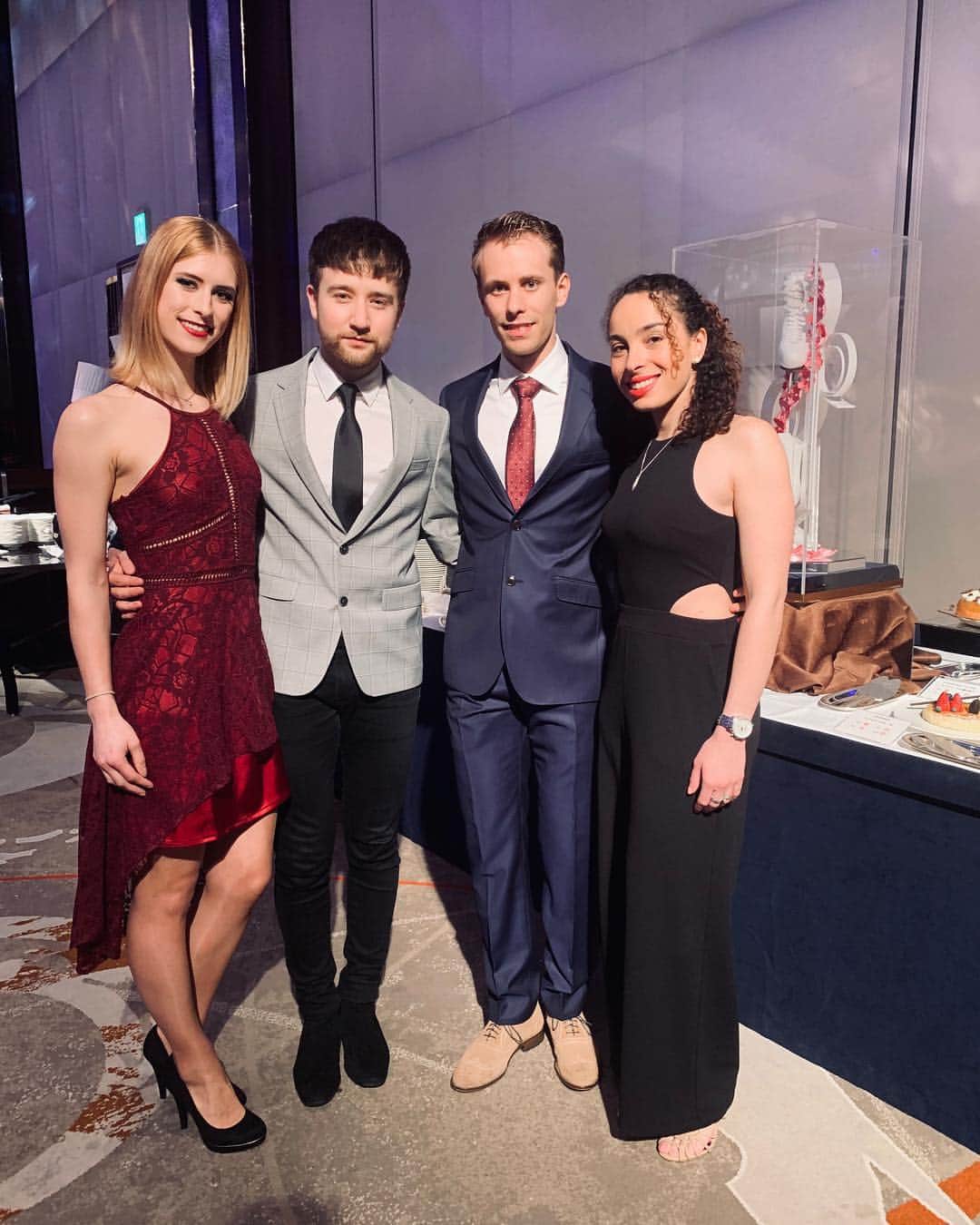 エリスカ・ブレジノワのインスタグラム：「🇨🇿 TEAM #worlds2019 #banquet」