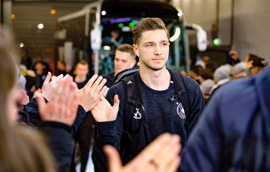 ニクラス・シュタルクのインスタグラム：「🔜🇳🇱🇩🇪 #NEDGER @dfb_team #DieMannschaft」