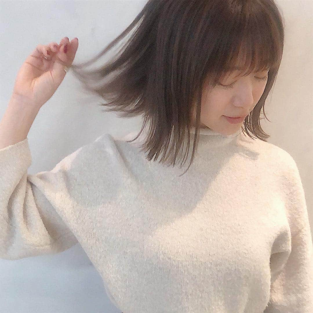 小屋侑大さんのインスタグラム写真 - (小屋侑大Instagram)「【 #切りっぱなしボブ 】 ヘアスタイルはいかに“日常に溶け込む”かを意識して作ってます✂︎ . あなたの毎日に寄り添うヘアスタイルを。 . . 画像を保存して参考にして下さいね👍 . @waystokyo . 【サロン予約】 プロフィールのリンクからネット予約へ✂️ . . ＊＊＊＊＊＊＊＊＊＊＊＊＊＊. . . 髪を切る時、常にイメージ。 どうすれば可愛いか、どうすれば似合うか、どうすれば扱いやすいか。 常にイメージ。 . たくさんのモデルさんから髪をお任せ頂けている理由は、 僕にしかできない、あなただけの為のカット✂️. 似合わせを重点的に考えたパーソナルカウンセリング⭐︎. . 髪型にこだわりがない 自分に似合うのがわからない . そんな方達の為に💫✨. ＊＊＊＊＊＊＊＊＊＊＊＊＊＊. . .  #ヘアカラー#アッシュ#ベージュ#グレージュ#韓国#韓国風 #大人女子#ハイライト #ヘア#髪型#ボブ#ロブ #ファッション#コーデ#ショートヘア#外ハネ#ヘアアレンジ#ミディアム#タンバルモリ#ヘアスタイル」3月24日 21時44分 - koyahair