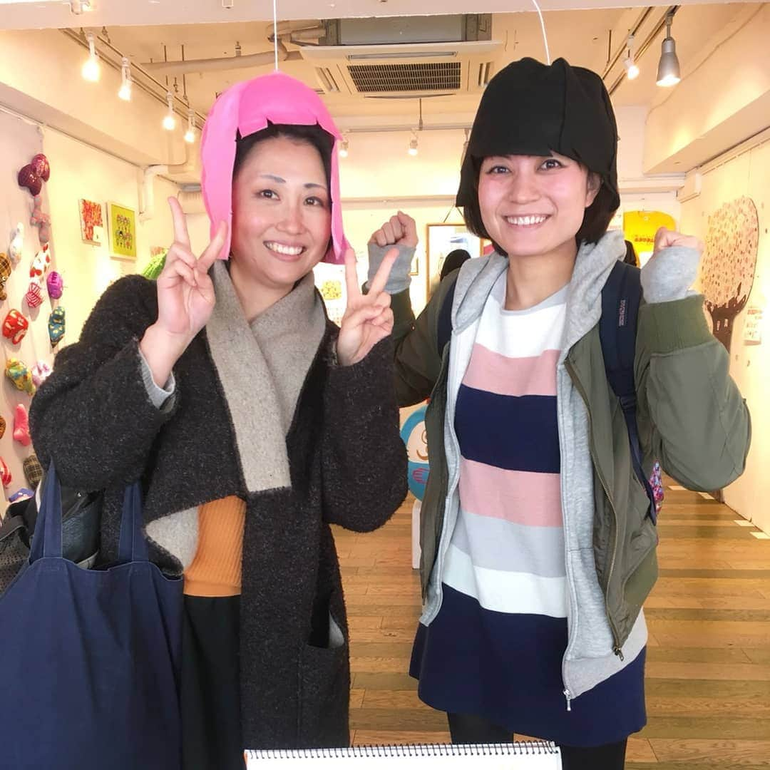 桜花さんのインスタグラム写真 - (桜花Instagram)「中村涼子ちゃんとハナコ秋山さんの 『ボクワタシ展2』をしまうたさんと見てきました🍀＼(^^)／ カラフルで、 楽しくてハピピーンな世界でした🍀  世界を表現するって 大事だし素敵だし最高✨  伝えるってほんわか🌷 涼子ちゃん久々に会えてよかった(^-^) #中村涼子  #ボクワタシ展 #ハピピーン  #原宿 #展  #個展  #カラフル #colourful  #芸術」3月24日 21時49分 - mountainohka