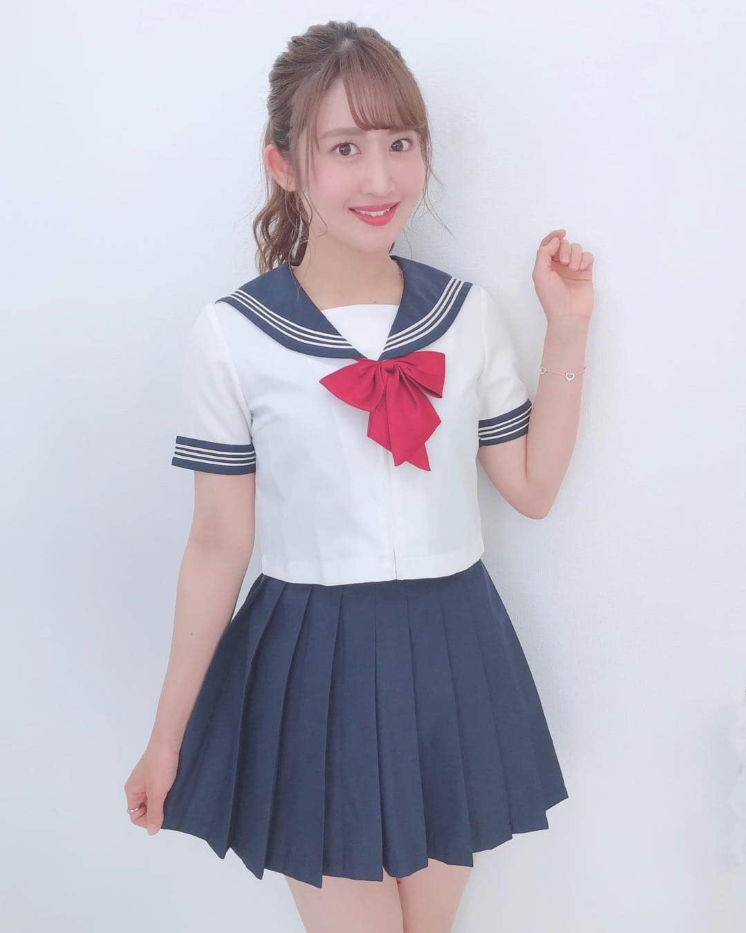 のインスタグラム：「♡ . またいつか着る機会あるかな〜🎀💭 . 今の学生さんは短い靴下とか ハイソックスをくしゅくしゅってして 履くみたいなのでやってみました🤔❤️ 時代って変わりますね。笑 . #live #tokyo #costume #instagood #instagramjapan #japanesegirl #girls #セーラー服 #制服 #制服公演 #定期公演 #東京 #コスプレ」