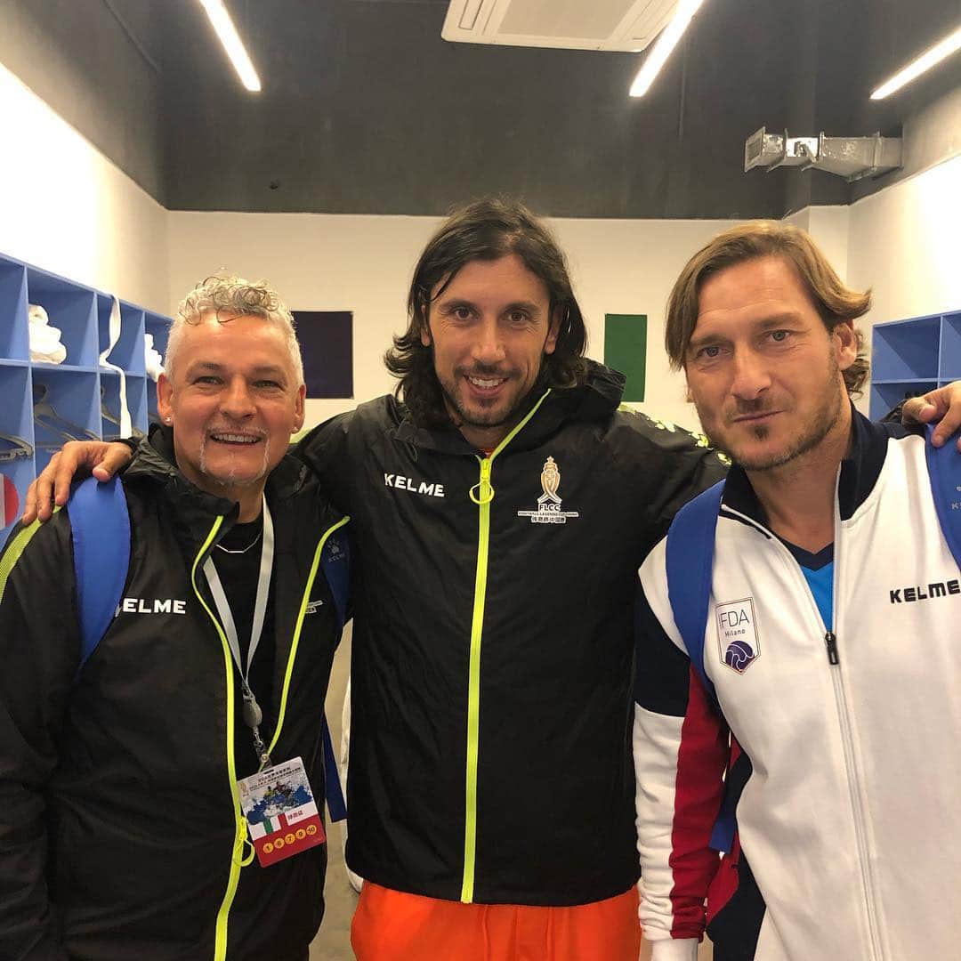 クリスティアン・ザッカルドのインスタグラム：「SIMPLY THE BEST....!!!! 🇮🇹 #Baggio #Totti #legends #bomber #campioni #storiadelcalcio #calcio #soccer #campioni #10 #leggende #ifda #Italy」