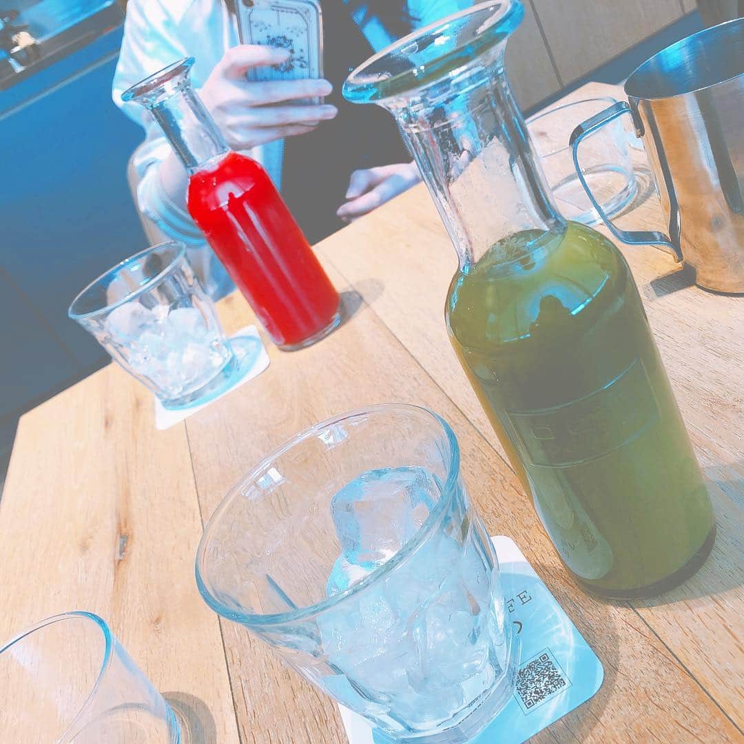 今井瞳さんのインスタグラム写真 - (今井瞳Instagram)「. . お稽古前にカフェ行ったよ🌼 一緒に行った方はオレンジクランベリーみたいなの。 私はキウイフルーツジュース🍹 色味が渋いお茶みたいだった。。。 味は美味しかったよヾ(๑╹◡╹)ﾉ"よしっ」3月24日 22時04分 - i_hitomi_0531