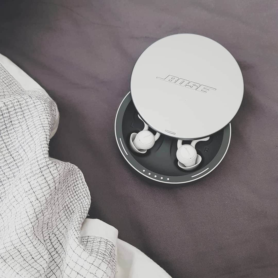 BOSEさんのインスタグラム写真 - (BOSEInstagram)「Looks like @bella_epoca is ready to get some rest. Have #SleepBuds helped you get a better night's sleep? We want to hear about it. Use #MyBose to share your story.  Thanks again to @bella_epoca for the great photo!」3月24日 22時00分 - bose