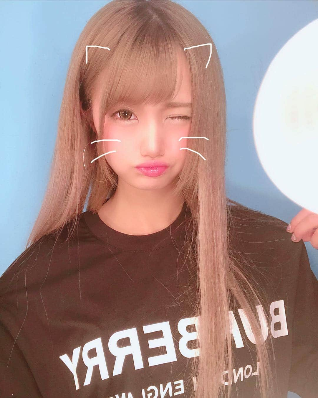 みもれもんさんのインスタグラム写真 - (みもれもんInstagram)「💋💋💋 ・ ・ ・ ・ ・ ・ 🌈4月21日(日)🌈 ★大阪撮影会＆マリオカートオフ会★ 開催決定しました💏 詳しくはツイッターみてね！🕊 ・ ・ #イメチェン #ロングヘアー #エクステ #金髪 #インスタグラビア #ootd #fashion #make #burberry  #オシャレグラビア  #ファインダー越しの私の世界  #タレント #モデル  #みもれ #撮影会 #オフ会」3月24日 22時00分 - mimore_mon0929