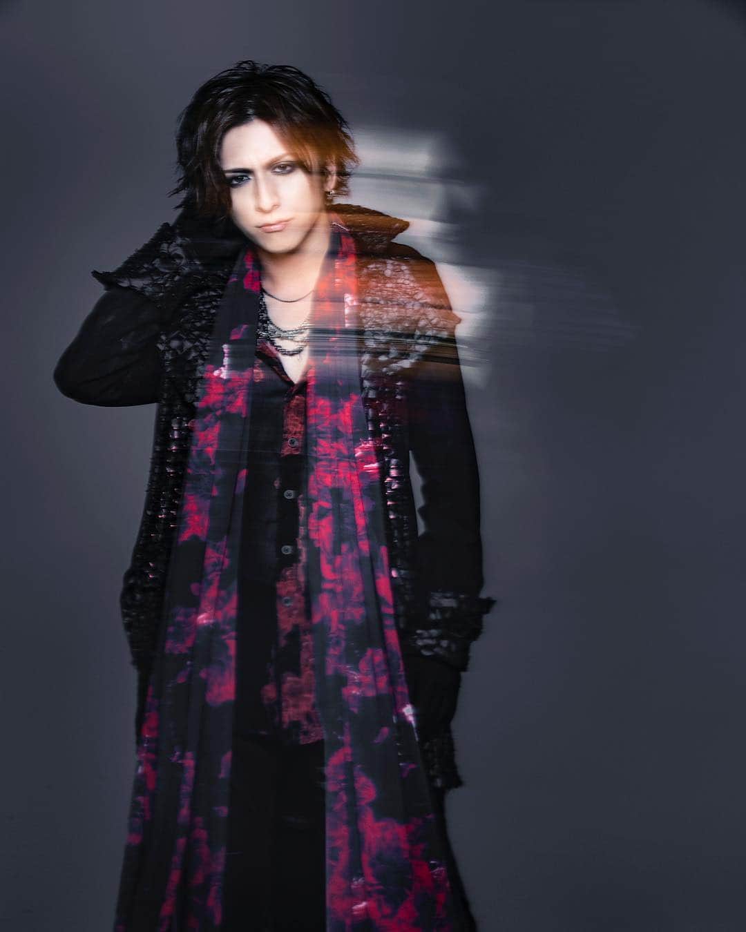I’LLのインスタグラム：「ソロ活動の中でFrantic EMIRY～second crisis～Gt.ILUAとしても活動するよ。先代のメンバー様の了承の下、素晴らしいメンバーが集まった。いつもと違う俺に会いに来てね、待っているよ。  https://www.frantic-emiry.com/  https://m.youtube.com/watch?v=BXvgMSFbymY」