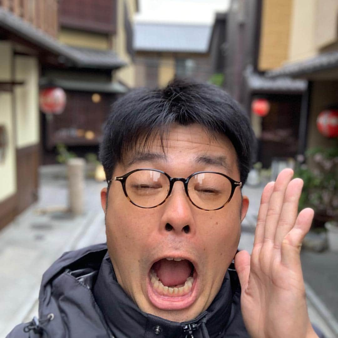 西川晃啓さんのインスタグラム写真 - (西川晃啓Instagram)「気絶祇園  粋な街並みで気絶 #あるある探検隊#レギュラー#気絶#気絶の日々#ギャグ#祇園#街並み#花見小路#粋#大人#地元#高級#老舗#鰻#う桶やう#蒲焼き」3月24日 22時30分 - kizetu