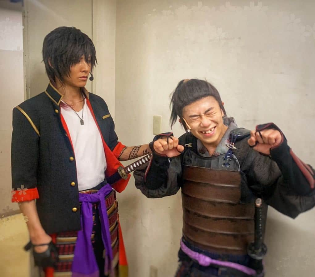 高根正樹さんのインスタグラム写真 - (高根正樹Instagram)「. ‪ミュージカル『刀剣乱舞』‬ ‪〜三百年の子守唄〜  全58公演‬無事に終演。 ‪  精一杯生き抜きました。‬ ‪  おらぁは本当に幸せ者です。‬ ‪沢山の幸せを ありがとうございました！‬ ‪  榊原様、大好きです。☺️🌾‬ #ミュージカル刀剣乱舞 #刀ミュ #三百年の子守唄 #みほとせ  #大倶利伽羅 #吾兵 #師匠と弟子」3月24日 22時26分 - machagram_1102