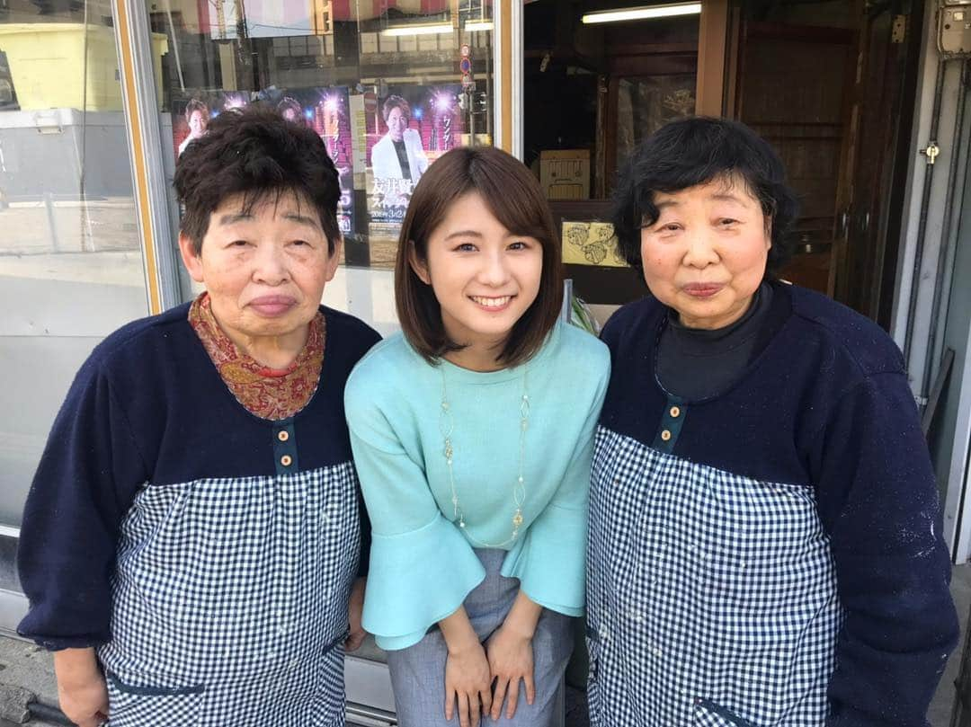 尾島早都樹さんのインスタグラム写真 - (尾島早都樹Instagram)「魚津市で60年近く続く 老舗「 #まるきんたいやき 」さん🐟 . ３人のお母さま方で営んでいるこのお店。 おしゃべりが止まりません(笑) 漫才を見ているかのような掛け合い、 楽しませていただきました☺️ . (写真を撮るときも 話が止まらない様子がこちらです笑) . たいやき・かき氷が有名ですが、 どんどん焼きもオススメー！ . 120円とは思えないほどのふわふわ感。 ソースと黒昆布の相性バッチリで 今まで食べたどんどん焼きの中で 1番美味しかったー😋🍳🌮 (ちゃんと写真撮ればよかった！) . お母さん、また遊びにいきますー😆💓 . #どんどん焼き #たいやき #かき氷 #電鉄魚津駅 #3人娘 #ゆるゆる富山遺産」3月24日 22時28分 - ojima_satsuki