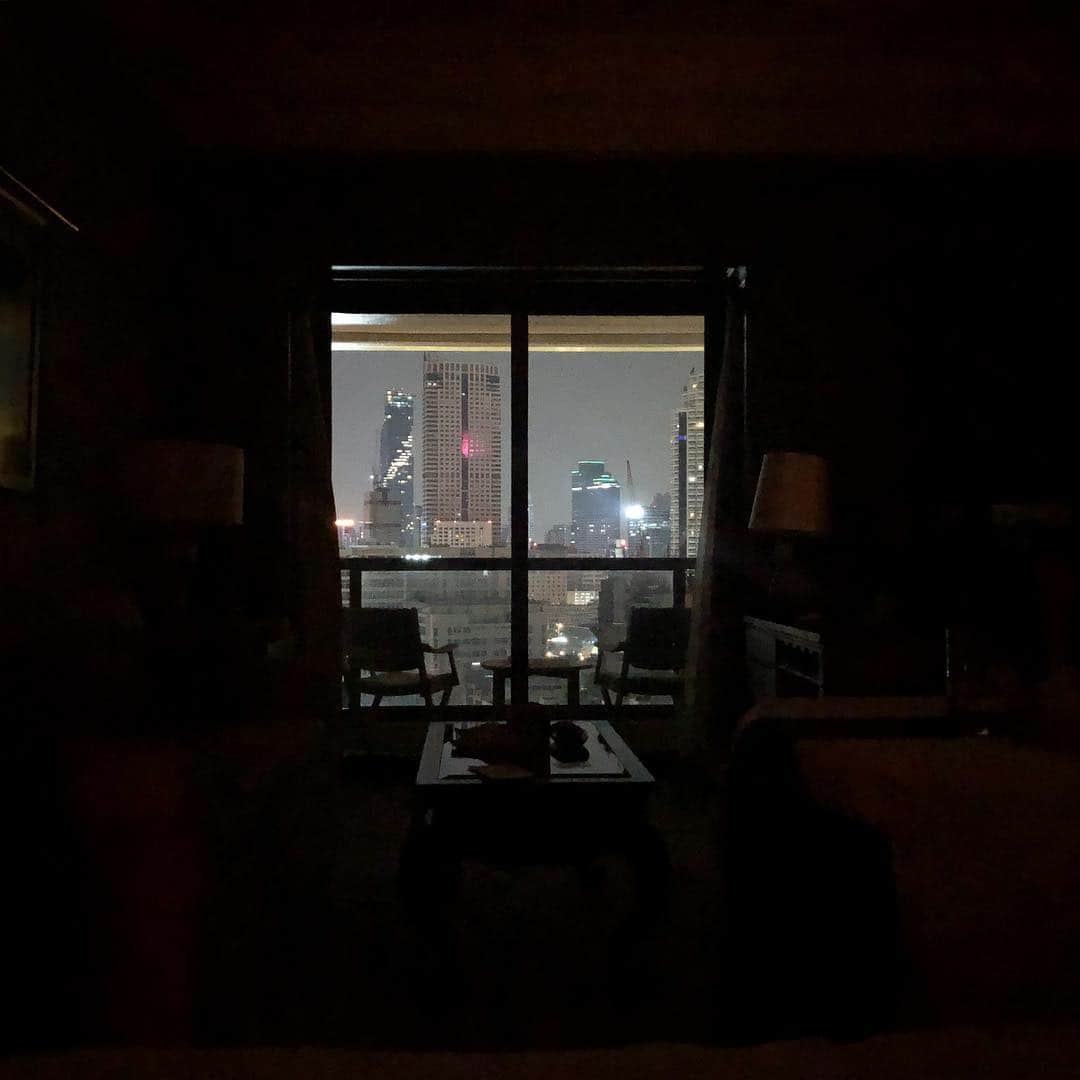 濱田マサルさんのインスタグラム写真 - (濱田マサルInstagram)「2時間遅れのバンコク🇹🇭 #時差ボケ解消滞在🙏🏻 #素敵な夜景 #こんな夜景なら高層階住めるかも」3月24日 22時34分 - hamadamasaru