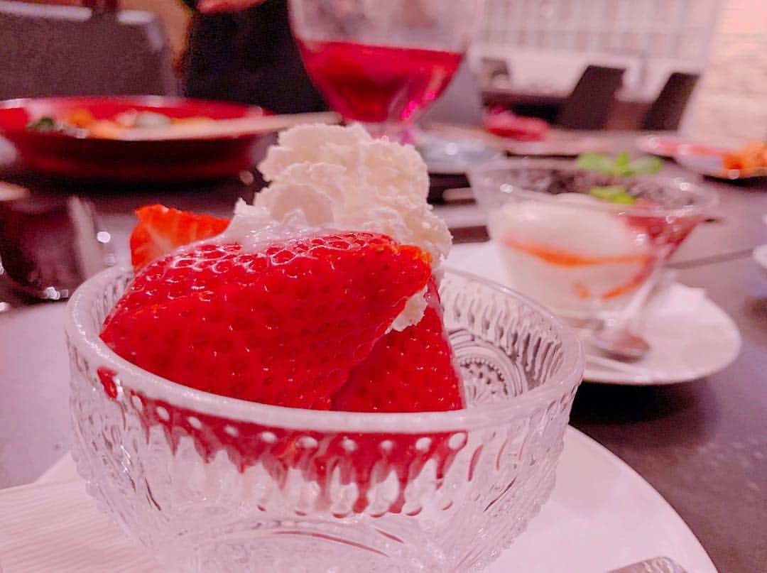 瀬古沢祐希のインスタグラム：「#🍓 #🐮」