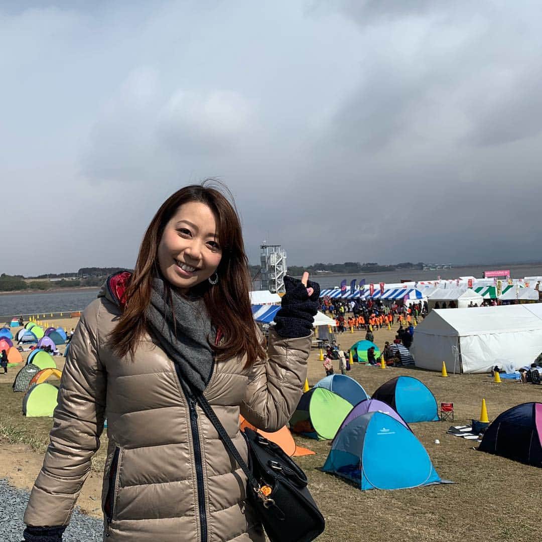 須黒清華のインスタグラム：「週末は友達と「東北風土マラソン」のボランティアに行って来ました♪ ボランティアと言っても、ほぼ美味しいお酒と食べ物を食べに行ったような感じ（笑） 東北は本当に美味しい日本酒と、美味しい食べ物がたくさんありますね✨ 寒さと、時折雪❄️が降る中走った皆さん、お疲れ様でしたー‼︎ 来年は私も走る…かも⁇笑 #東北風土マラソン #宮城 #東北グルメ #日本酒 #マラソン #ボランティア」