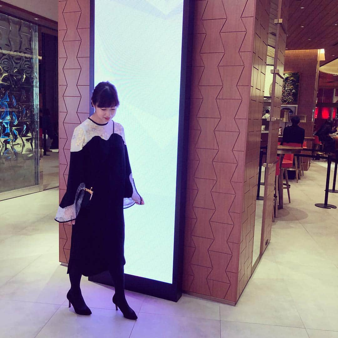 Yuko & Yurikaさんのインスタグラム写真 - (Yuko & YurikaInstagram)「#ootd #yuko #dress #mamekurogouchi #pellico ・ ・ 友達の#結婚式 へ。 心からおめでとう❤️ ・ ・ ・ #yukoandyurikapianoduo #yukoandyurika #pianoduou #classicalmusic #classic  #piano #wedding #cordinate #swipe_left #ピアノ #ピアノデュオ #ピアノデュオユー #今日の服 #結婚式コーデ #良き日 #☺️ #相変わらず謎の手がグー #そしてなで肩」3月24日 22時53分 - pianoduou